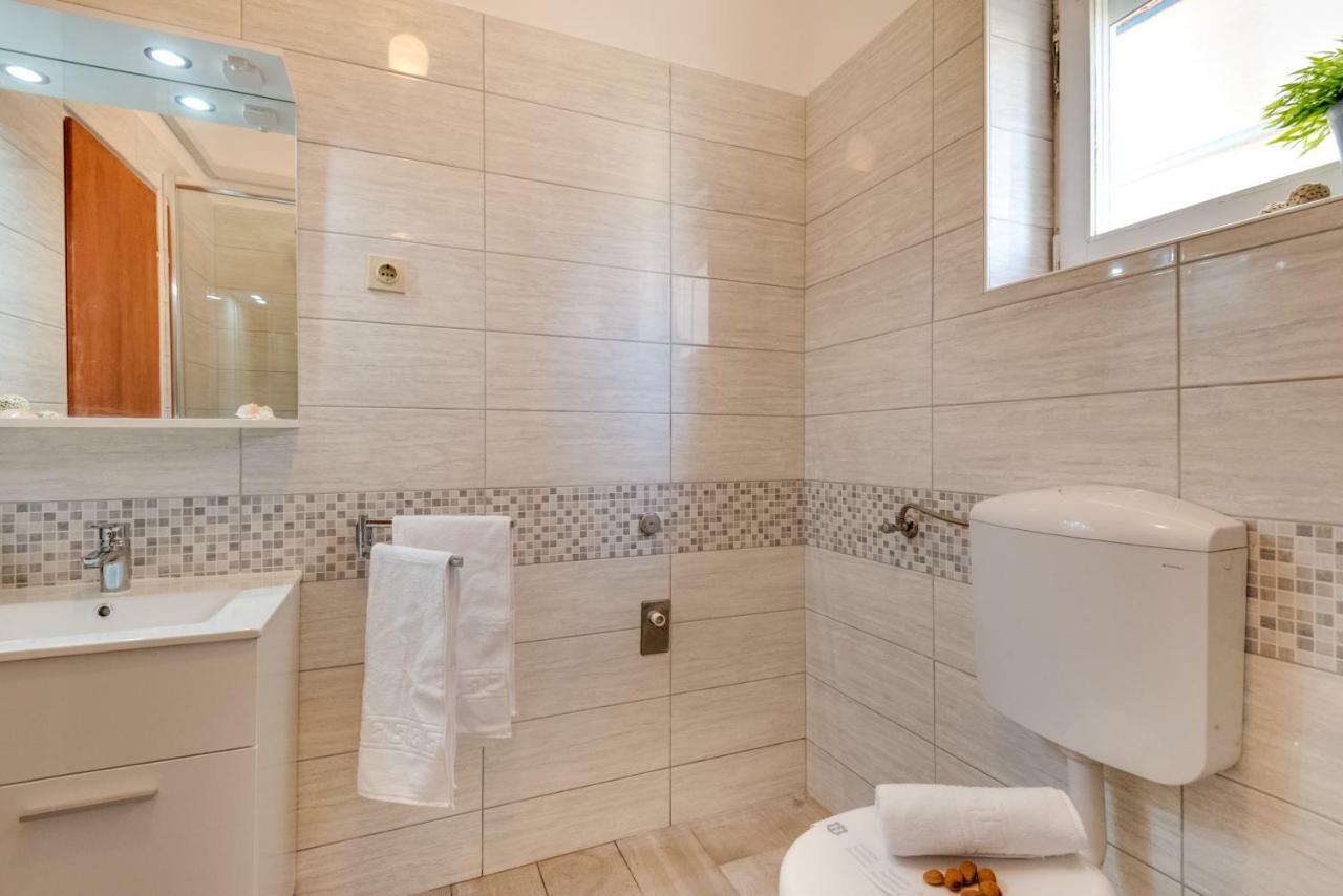 שיבניק Cozy Apartment Stana In Grebastica מראה חיצוני תמונה