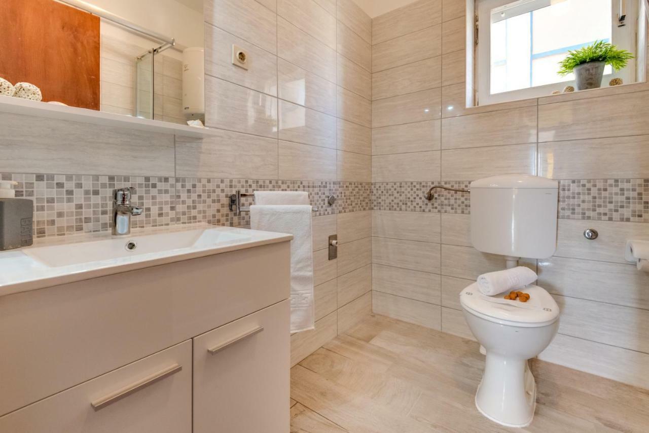 שיבניק Cozy Apartment Stana In Grebastica מראה חיצוני תמונה