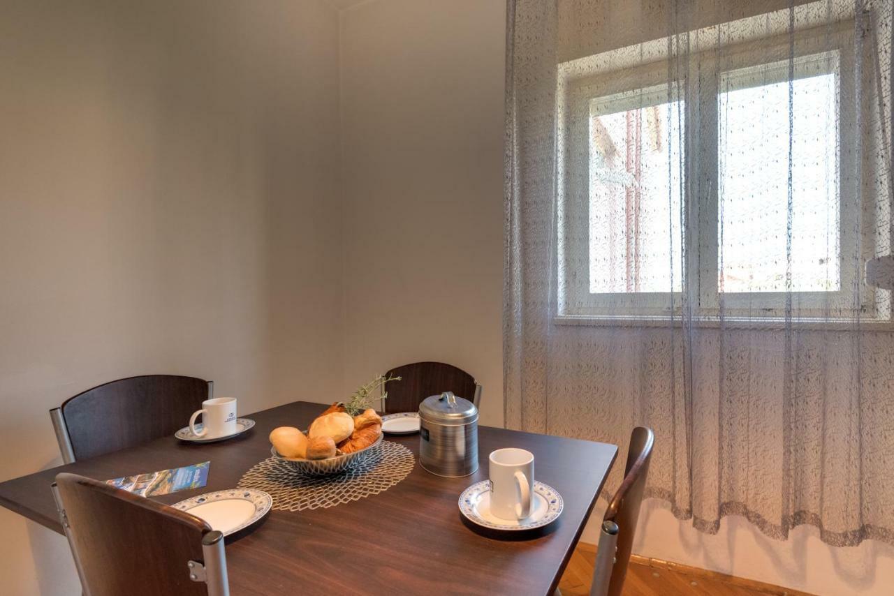 שיבניק Cozy Apartment Stana In Grebastica מראה חיצוני תמונה